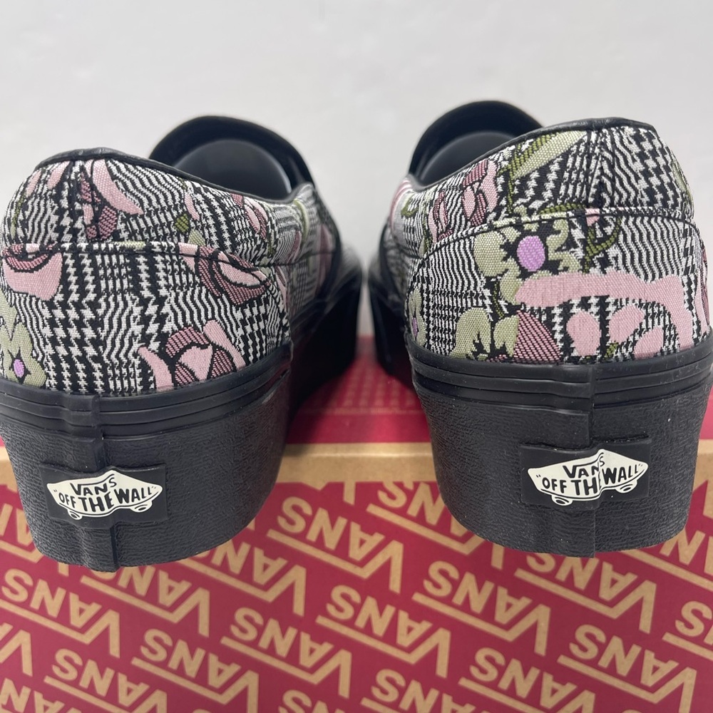 Vans WMNS Classic Slip-On Stackform Platform Sneakers
Tapestry Floral Black - Picture 5 of 16
